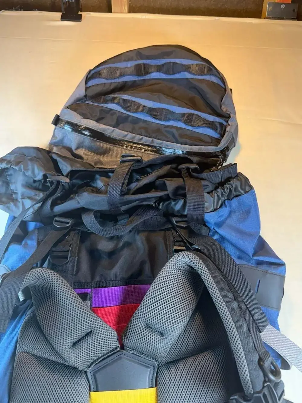 Galyan’s Mountain Guide 90 (90 L). Galyan’s